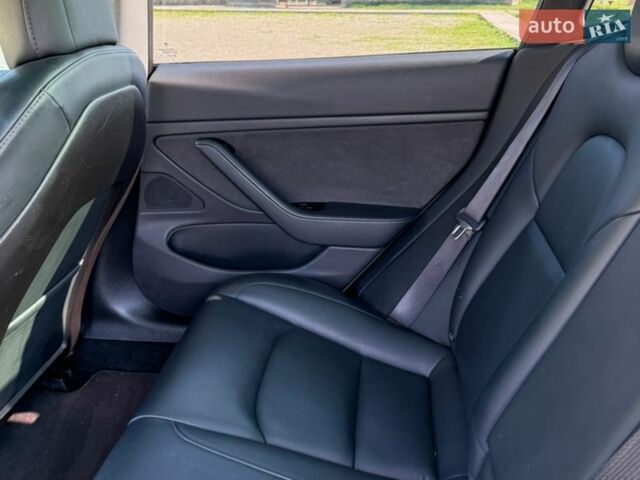 Белый Тесла Модель 3, объемом двигателя 0 л и пробегом 100 тыс. км за 13900 $, фото 66 на Automoto.ua