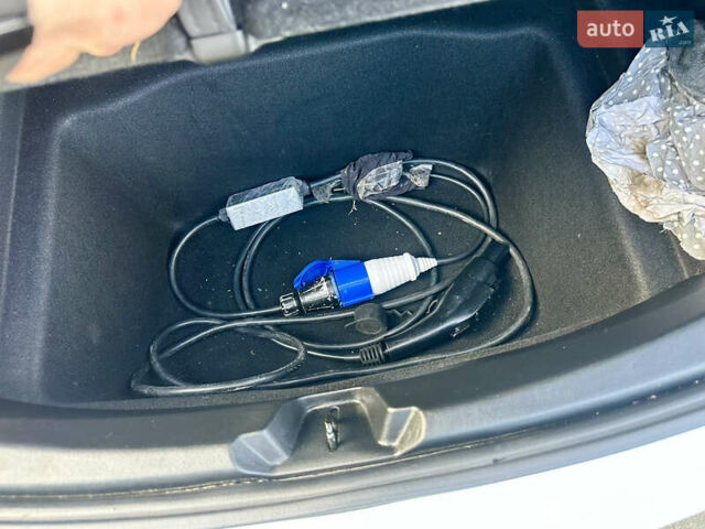 Білий Тесла Модель 3, об'ємом двигуна 0 л та пробігом 120 тис. км за 18900 $, фото 11 на Automoto.ua