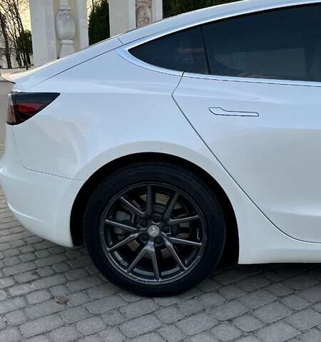 Белый Тесла Модель 3, объемом двигателя 0 л и пробегом 97 тыс. км за 19900 $, фото 7 на Automoto.ua