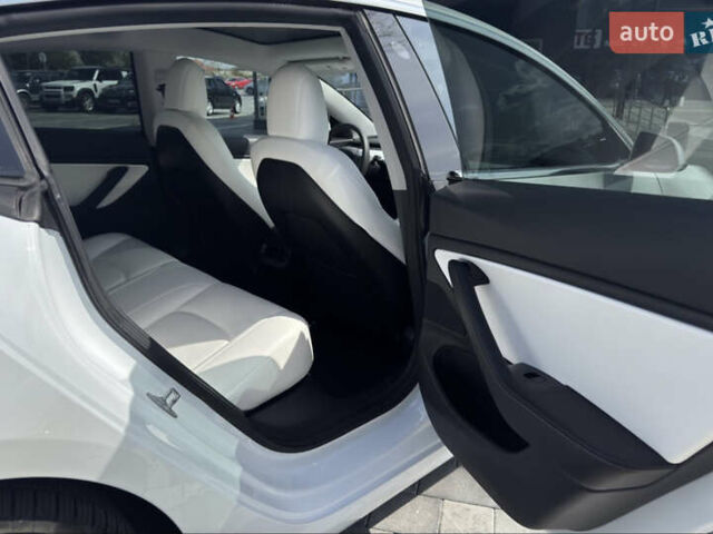 Белый Тесла Модель 3, объемом двигателя 0 л и пробегом 155 тыс. км за 18500 $, фото 11 на Automoto.ua