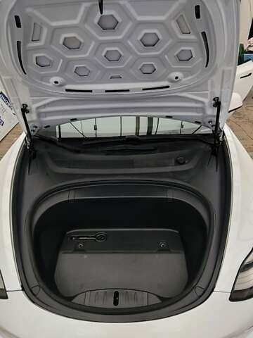 Білий Тесла Модель 3, об'ємом двигуна 0 л та пробігом 130 тис. км за 15500 $, фото 20 на Automoto.ua