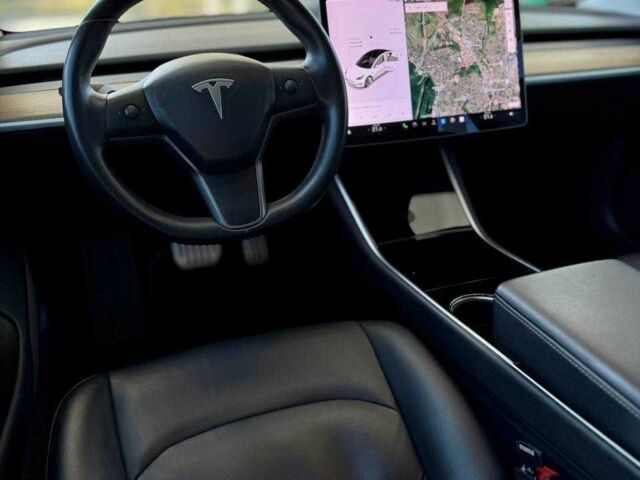Белый Тесла Модель 3, объемом двигателя 0 л и пробегом 77 тыс. км за 21499 $, фото 11 на Automoto.ua