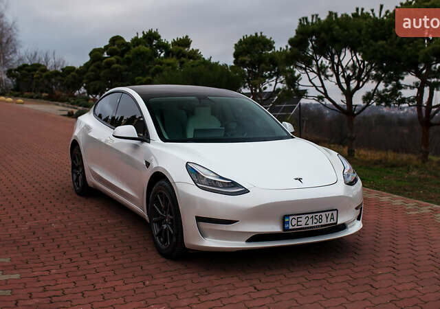 Белый Тесла Модель 3, объемом двигателя 0 л и пробегом 63 тыс. км за 15999 $, фото 2 на Automoto.ua