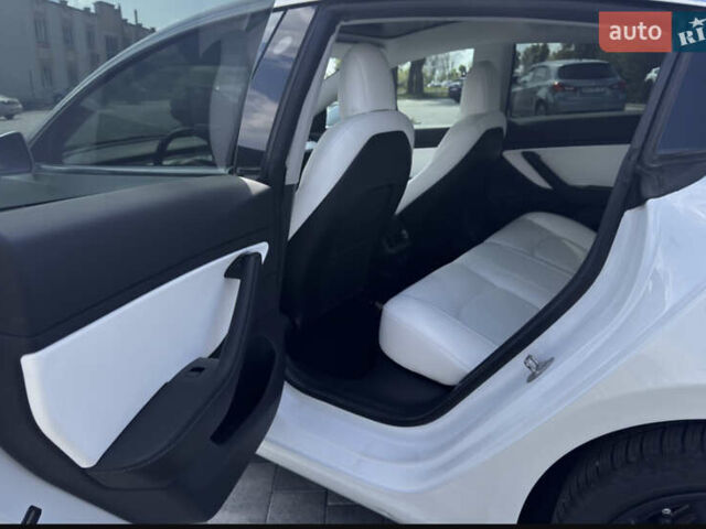 Белый Тесла Модель 3, объемом двигателя 0 л и пробегом 155 тыс. км за 18500 $, фото 12 на Automoto.ua