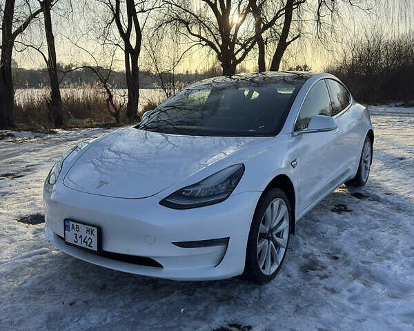 Белый Тесла Модель 3, объемом двигателя 0 л и пробегом 95 тыс. км за 15000 $, фото 1 на Automoto.ua