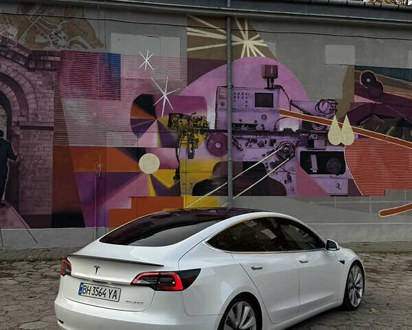 Белый Тесла Модель 3, объемом двигателя 0 л и пробегом 121 тыс. км за 19400 $, фото 4 на Automoto.ua