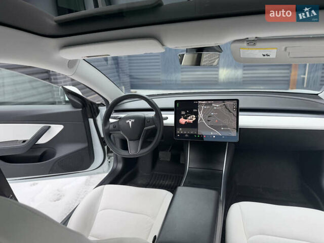 Белый Тесла Модель 3, объемом двигателя 0 л и пробегом 85 тыс. км за 14750 $, фото 25 на Automoto.ua