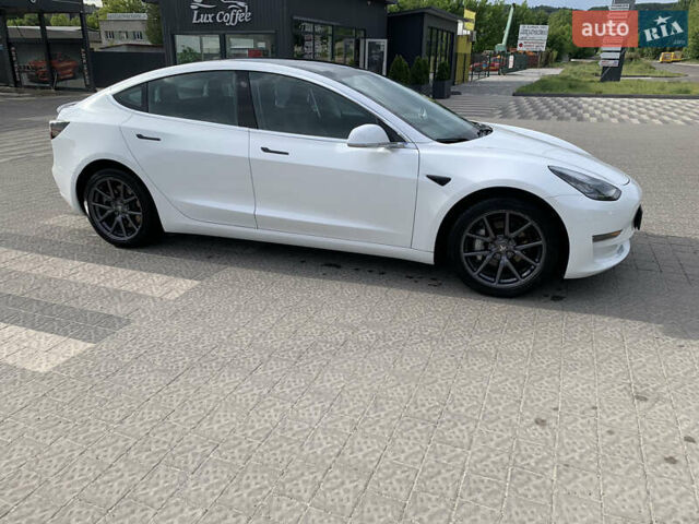 Белый Тесла Модель 3, объемом двигателя 0 л и пробегом 119 тыс. км за 18300 $, фото 1 на Automoto.ua