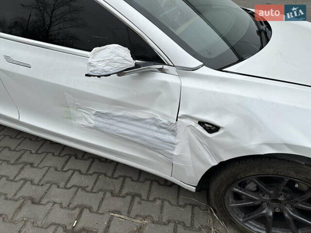 Білий Тесла Модель 3, об'ємом двигуна 0 л та пробігом 111 тис. км за 12700 $, фото 9 на Automoto.ua