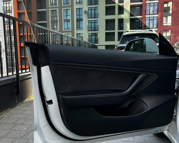 Белый Тесла Модель 3, объемом двигателя 0 л и пробегом 71 тыс. км за 22700 $, фото 14 на Automoto.ua