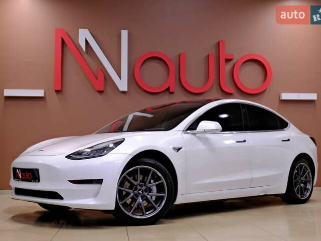 Белый Тесла Модель 3, объемом двигателя 0 л и пробегом 54 тыс. км за 15900 $, фото 8 на Automoto.ua