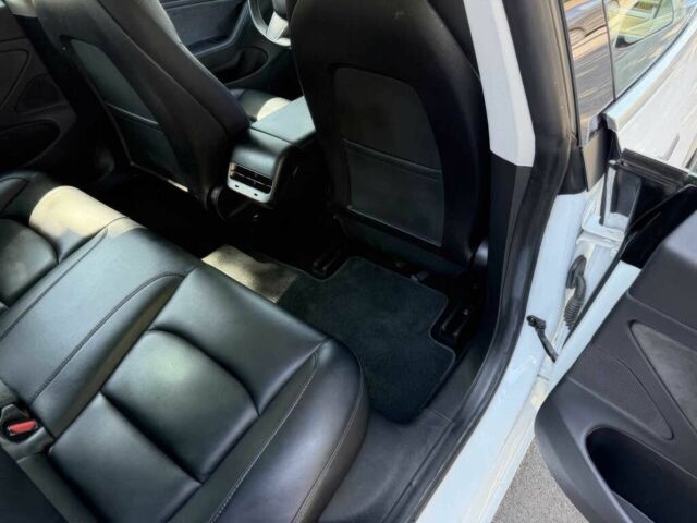 Белый Тесла Модель 3, объемом двигателя 0 л и пробегом 43 тыс. км за 11000 $, фото 8 на Automoto.ua