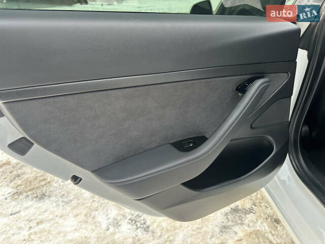 Белый Тесла Модель 3, объемом двигателя 0 л и пробегом 45 тыс. км за 15700 $, фото 12 на Automoto.ua