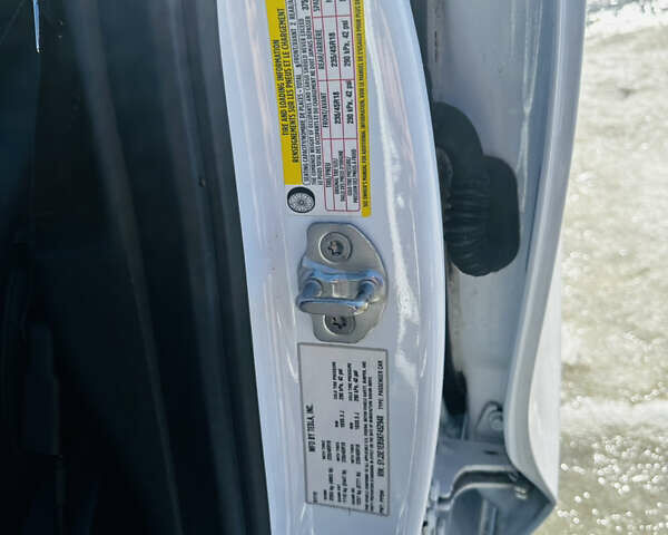 Белый Тесла Модель 3, объемом двигателя 0 л и пробегом 112 тыс. км за 17000 $, фото 12 на Automoto.ua