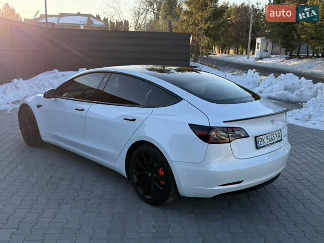 Білий Тесла Модель 3, об'ємом двигуна 0 л та пробігом 74 тис. км за 16500 $, фото 1 на Automoto.ua