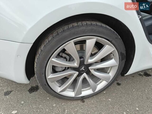 Білий Тесла Модель 3, об'ємом двигуна 0 л та пробігом 137 тис. км за 18600 $, фото 24 на Automoto.ua