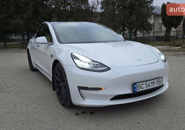 Белый Тесла Модель 3, объемом двигателя 0 л и пробегом 72 тыс. км за 18900 $, фото 7 на Automoto.ua