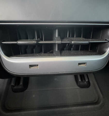 Белый Тесла Модель 3, объемом двигателя 0 л и пробегом 96 тыс. км за 25200 $, фото 21 на Automoto.ua