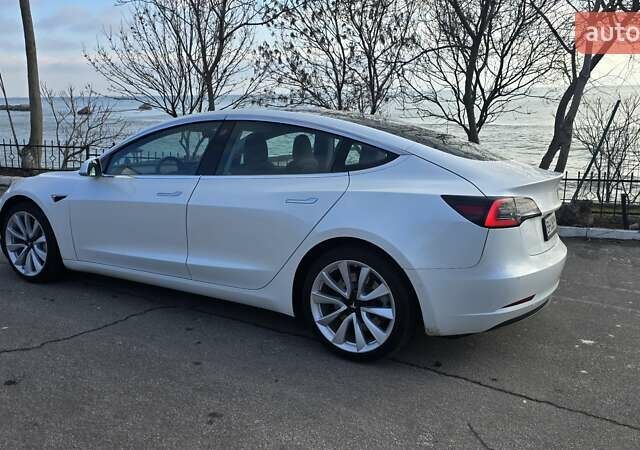 Белый Тесла Модель 3, объемом двигателя 0 л и пробегом 45 тыс. км за 16500 $, фото 3 на Automoto.ua
