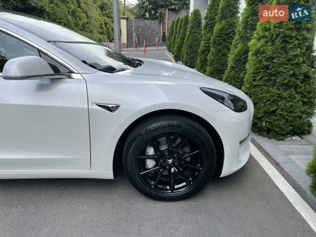 Белый Тесла Модель 3, объемом двигателя 0 л и пробегом 54 тыс. км за 16900 $, фото 7 на Automoto.ua