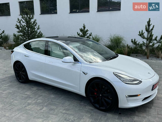 Белый Тесла Модель 3, объемом двигателя 0 л и пробегом 107 тыс. км за 19500 $, фото 10 на Automoto.ua