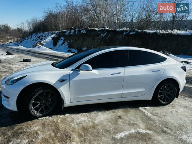 Белый Тесла Модель 3, объемом двигателя 0 л и пробегом 112 тыс. км за 17000 $, фото 2 на Automoto.ua