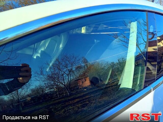 Белый Тесла Модель 3, объемом двигателя 0.14 л и пробегом 124 тыс. км за 20500 $, фото 7 на Automoto.ua