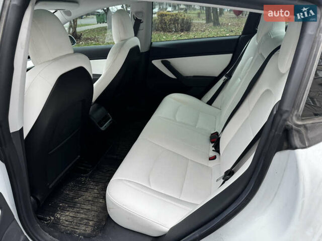 Білий Тесла Модель 3, об'ємом двигуна 0 л та пробігом 240 тис. км за 16700 $, фото 7 на Automoto.ua