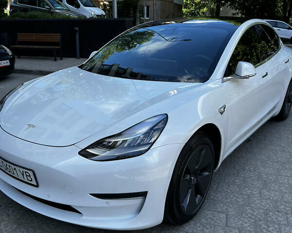 Белый Тесла Модель 3, объемом двигателя 0 л и пробегом 71 тыс. км за 22700 $, фото 2 на Automoto.ua