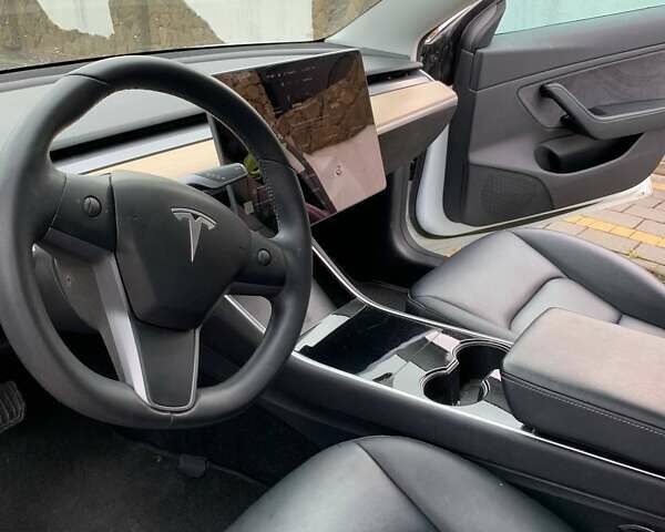 Белый Тесла Модель 3, объемом двигателя 0 л и пробегом 57 тыс. км за 17000 $, фото 8 на Automoto.ua