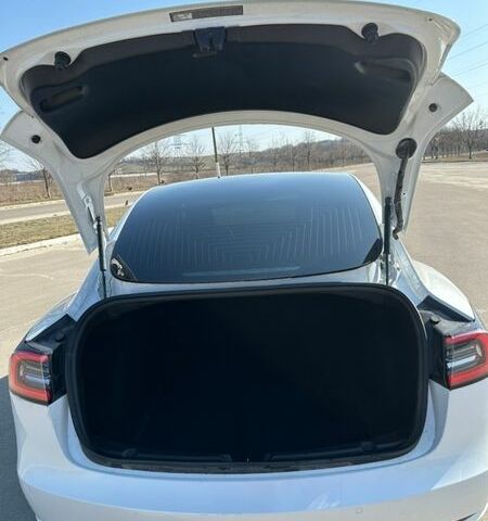 Белый Тесла Модель 3, объемом двигателя 0 л и пробегом 196 тыс. км за 14400 $, фото 9 на Automoto.ua