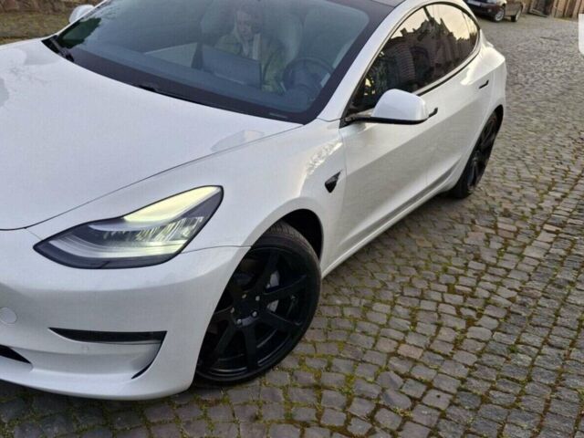 Білий Тесла Модель 3, об'ємом двигуна 0 л та пробігом 75 тис. км за 24800 $, фото 3 на Automoto.ua