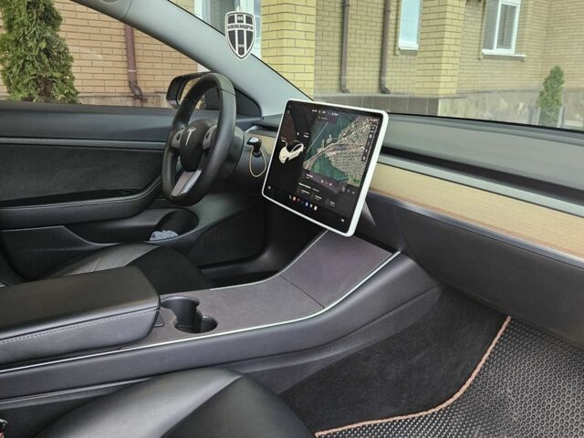 Білий Тесла Модель 3, об'ємом двигуна 0 л та пробігом 78 тис. км за 15300 $, фото 9 на Automoto.ua