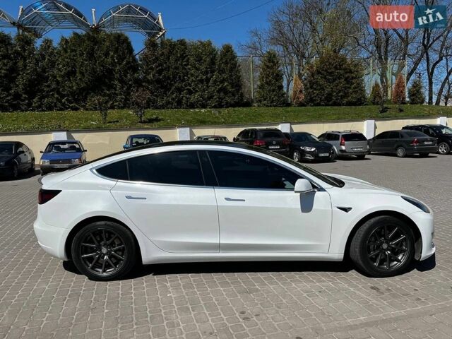 Белый Тесла Модель 3, объемом двигателя 0 л и пробегом 100 тыс. км за 16900 $, фото 3 на Automoto.ua