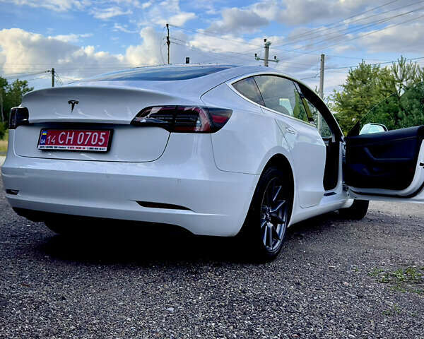Белый Тесла Модель 3, объемом двигателя 0 л и пробегом 32 тыс. км за 22500 $, фото 19 на Automoto.ua