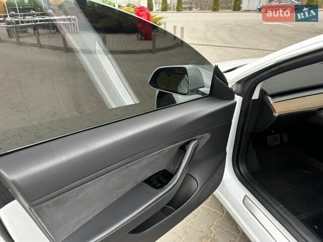 Белый Тесла Модель 3, объемом двигателя 0 л и пробегом 118 тыс. км за 19500 $, фото 22 на Automoto.ua