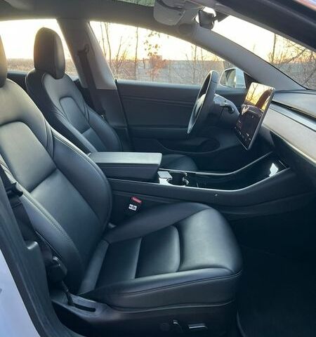 Белый Тесла Модель 3, объемом двигателя 0 л и пробегом 62 тыс. км за 22400 $, фото 16 на Automoto.ua