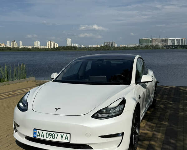 Белый Тесла Модель 3, объемом двигателя 0 л и пробегом 101 тыс. км за 14600 $, фото 1 на Automoto.ua