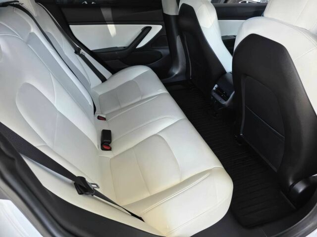 Белый Тесла Модель 3, объемом двигателя 0 л и пробегом 32 тыс. км за 9000 $, фото 10 на Automoto.ua