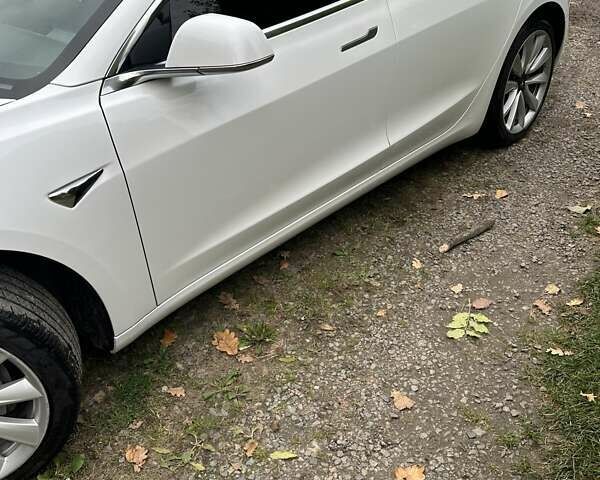 Білий Тесла Модель 3, об'ємом двигуна 0 л та пробігом 61 тис. км за 18500 $, фото 27 на Automoto.ua
