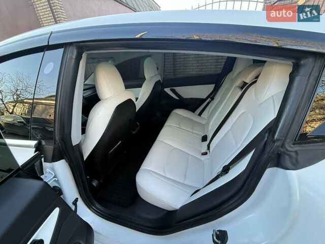 Білий Тесла Модель 3, об'ємом двигуна 0 л та пробігом 192 тис. км за 18350 $, фото 6 на Automoto.ua