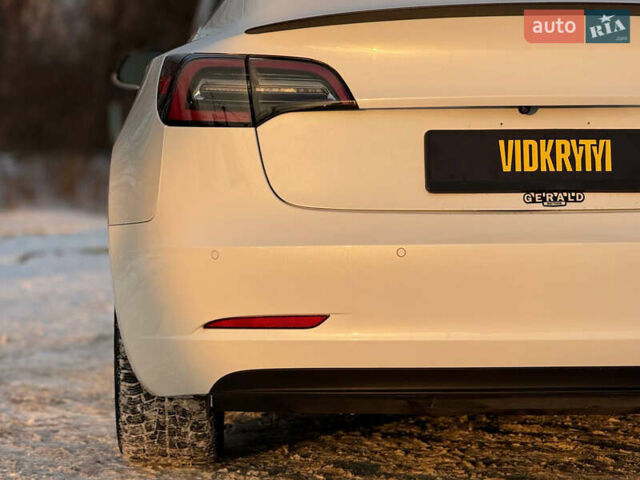 Белый Тесла Модель 3, объемом двигателя 0 л и пробегом 190 тыс. км за 15950 $, фото 18 на Automoto.ua