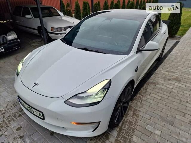 Белый Тесла Модель 3, объемом двигателя 0 л и пробегом 64 тыс. км за 24700 $, фото 5 на Automoto.ua