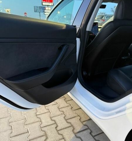 Білий Тесла Модель 3, об'ємом двигуна 0 л та пробігом 89 тис. км за 19500 $, фото 16 на Automoto.ua