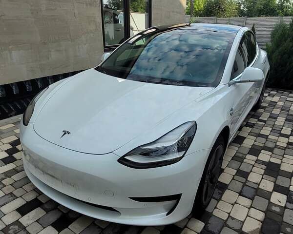 Белый Тесла Модель 3, объемом двигателя 0 л и пробегом 129 тыс. км за 16500 $, фото 5 на Automoto.ua