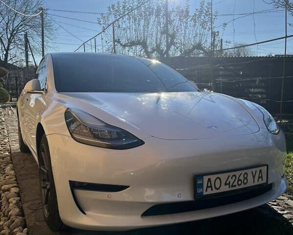 Белый Тесла Модель 3, объемом двигателя 0 л и пробегом 150 тыс. км за 18200 $, фото 1 на Automoto.ua