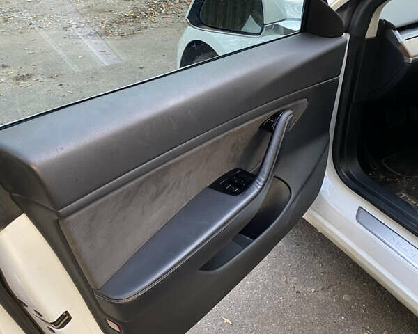 Білий Тесла Модель 3, об'ємом двигуна 0 л та пробігом 183 тис. км за 1400 $, фото 7 на Automoto.ua