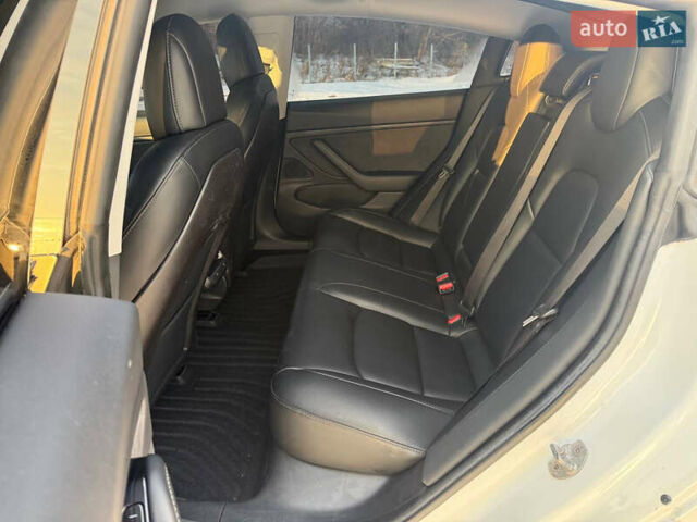 Белый Тесла Модель 3, объемом двигателя 0 л и пробегом 190 тыс. км за 15950 $, фото 32 на Automoto.ua