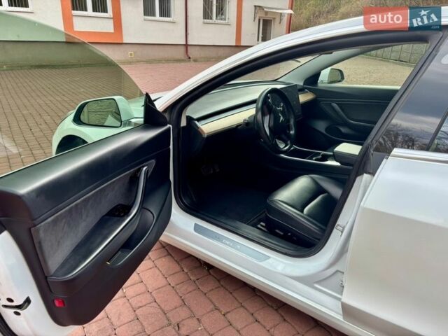 Білий Тесла Модель 3, об'ємом двигуна 0 л та пробігом 108 тис. км за 16400 $, фото 5 на Automoto.ua