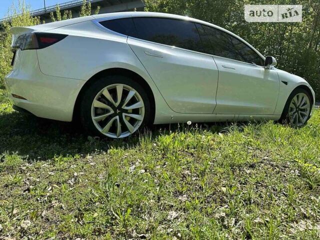 Білий Тесла Модель 3, об'ємом двигуна 0 л та пробігом 82 тис. км за 26500 $, фото 4 на Automoto.ua
